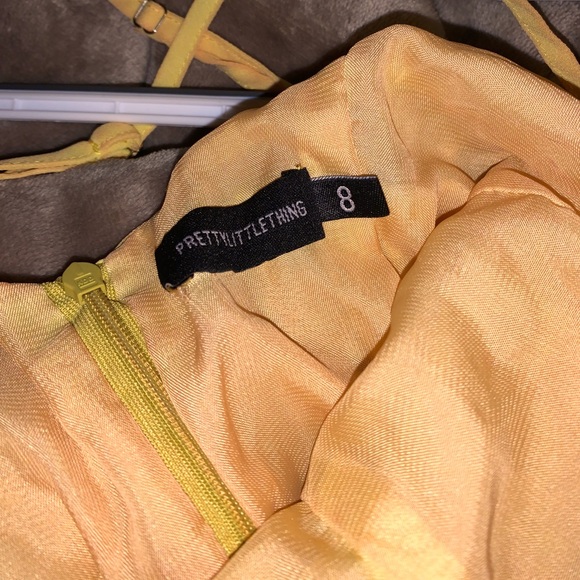 Pretty Little Thing ruched dress - Picture 3 of 4